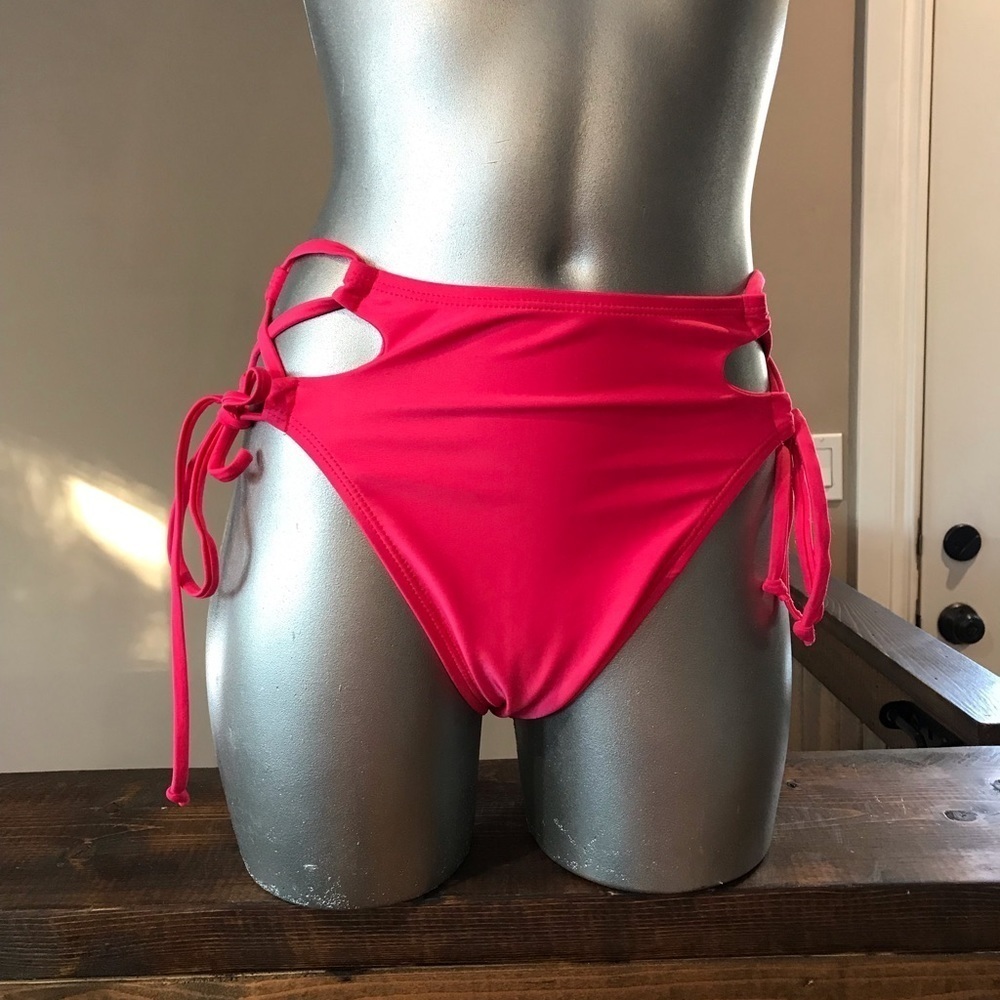 NWT Relleciga bottoms